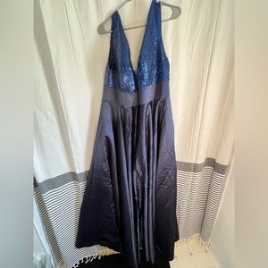 Fabric
100%Satin
Closure Type Zipper
V-Neck
Sleeveless NWOT